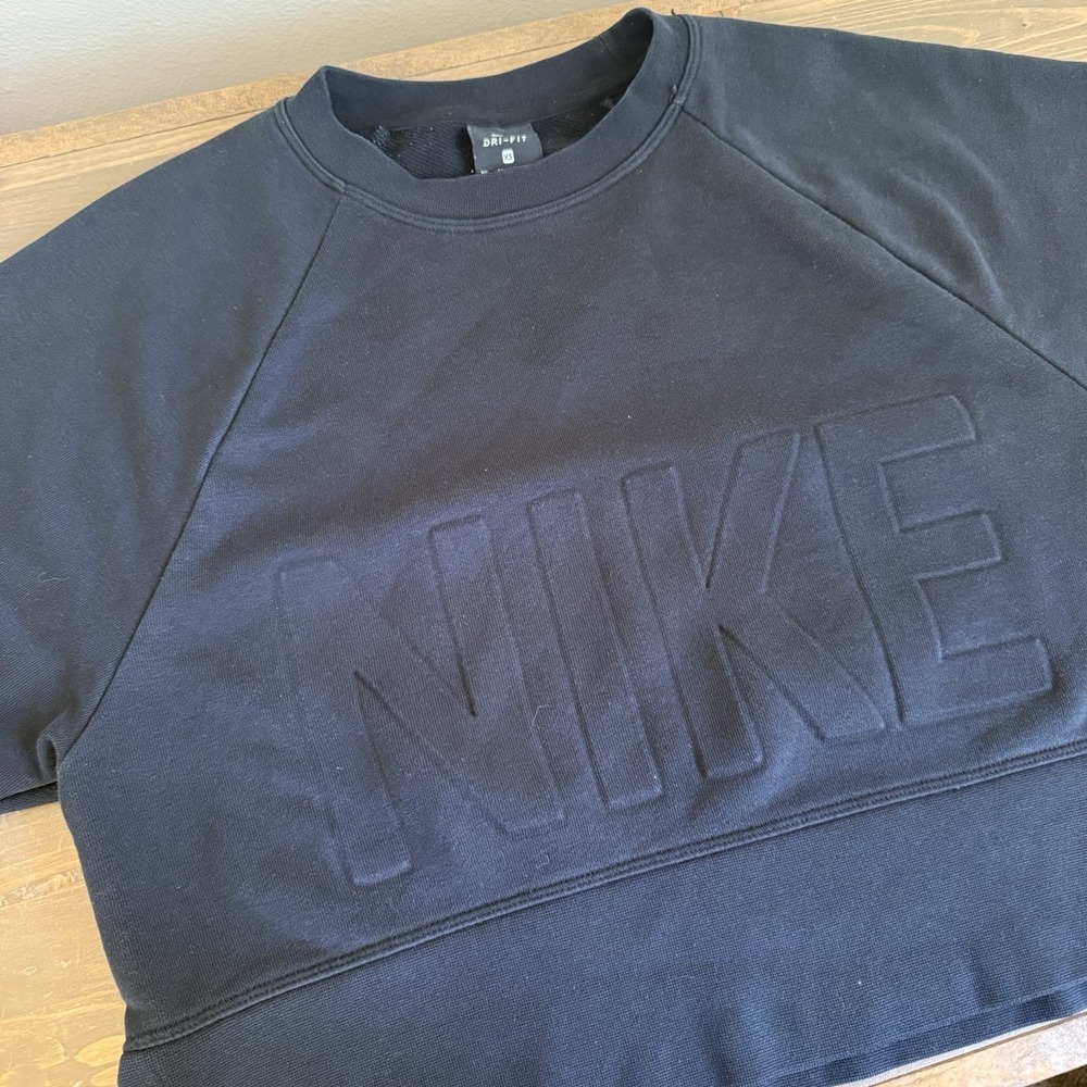 Nike Women's XS Black Logo Embossed Crop Crewneck Pullover Sweatshirt Dri Fit